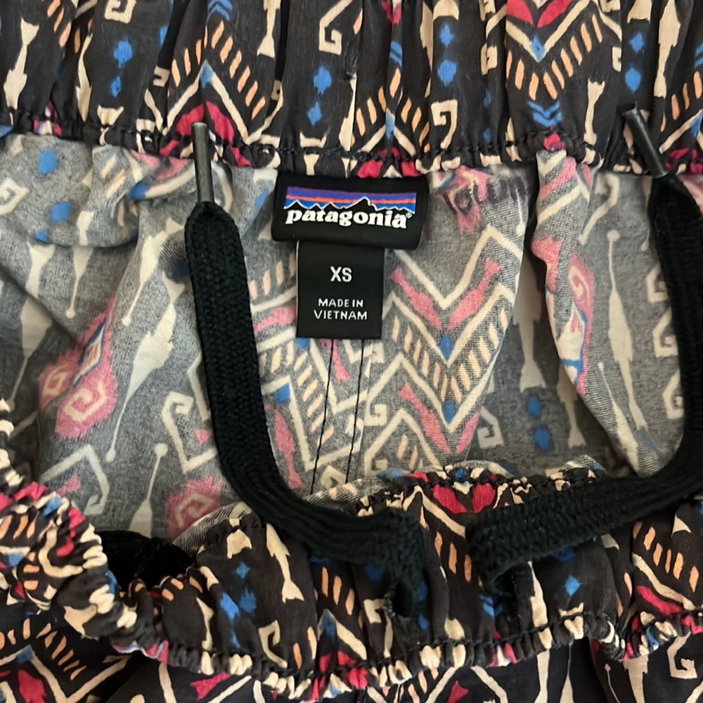 Patagonia womens XS baggie shorts. Short inseam with pockets - Picture 2 of 5
